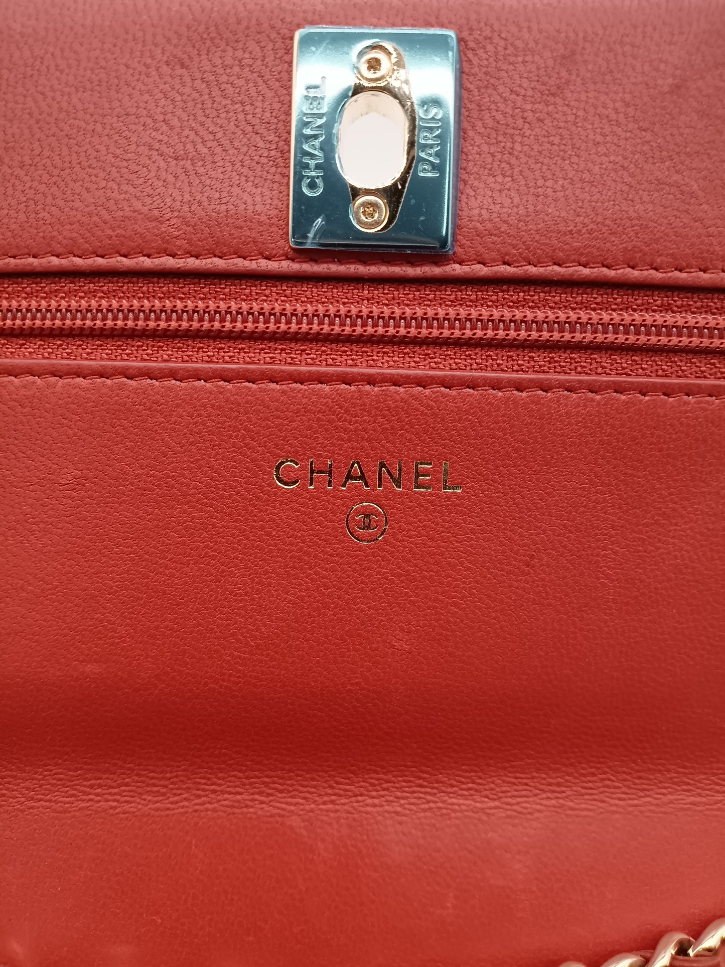 CHANEL Trendy Wallet on Chain