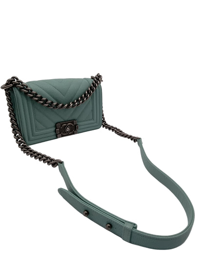CHANEL Caviar V-Stitch Leboy
