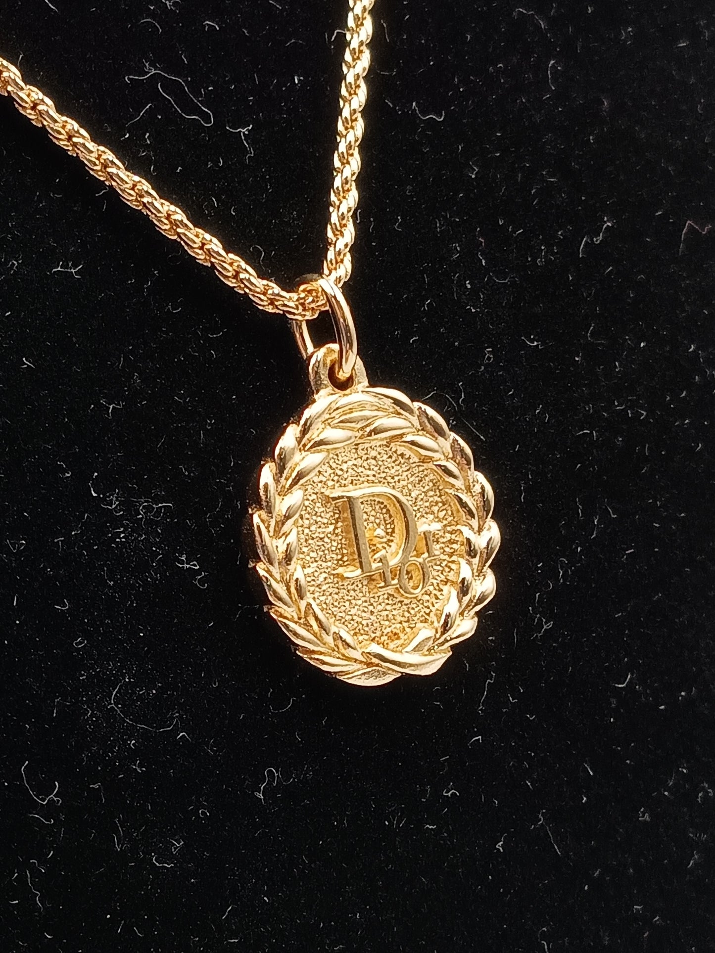 DIOR Laurel Motif Logo Pendant Necklace