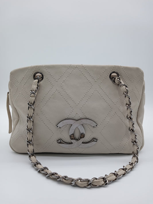 CHANEL Diamond Stitch Shoulder Bag