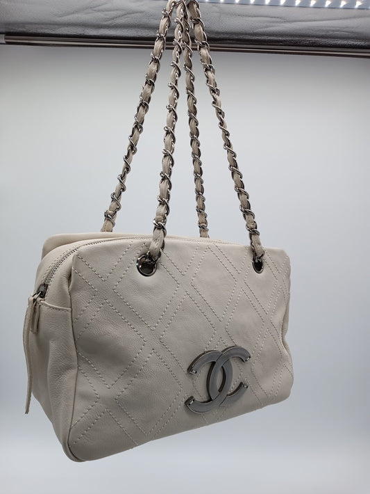 CHANEL Diamond Stitch Shoulder Bag