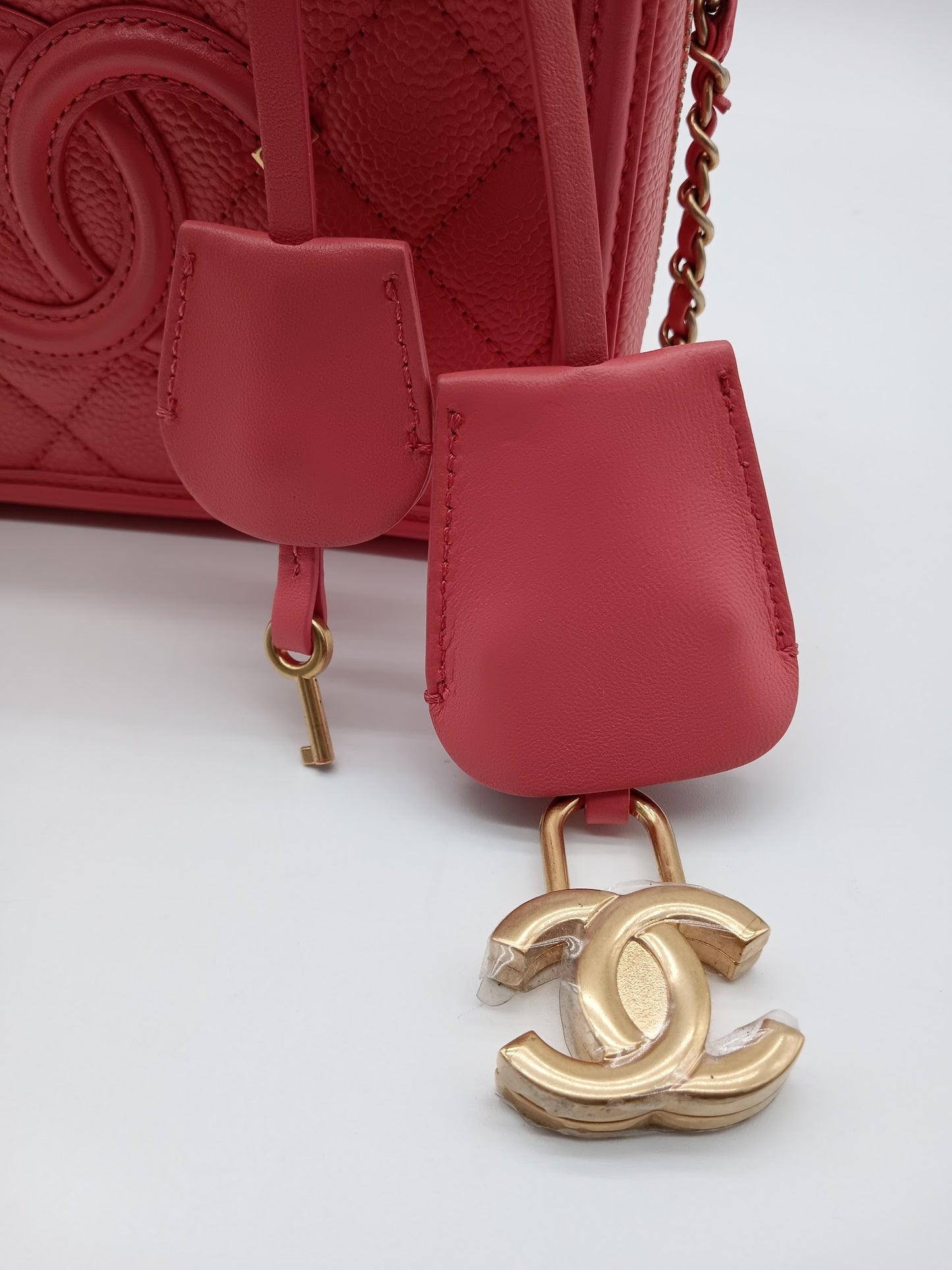 CHANEL Caviar Filigree Vanity