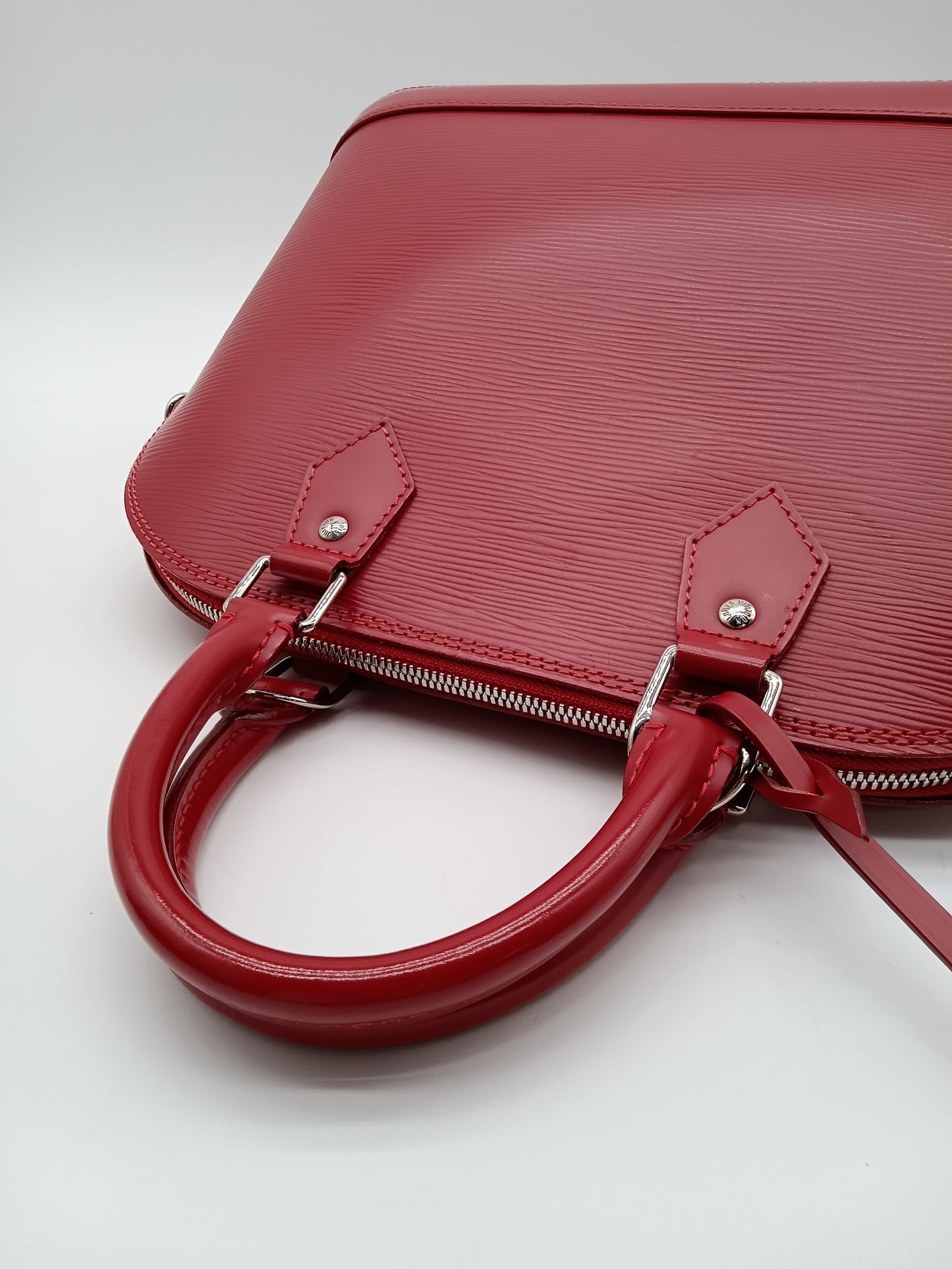 LOUIS VUITTON Epi Alma PM