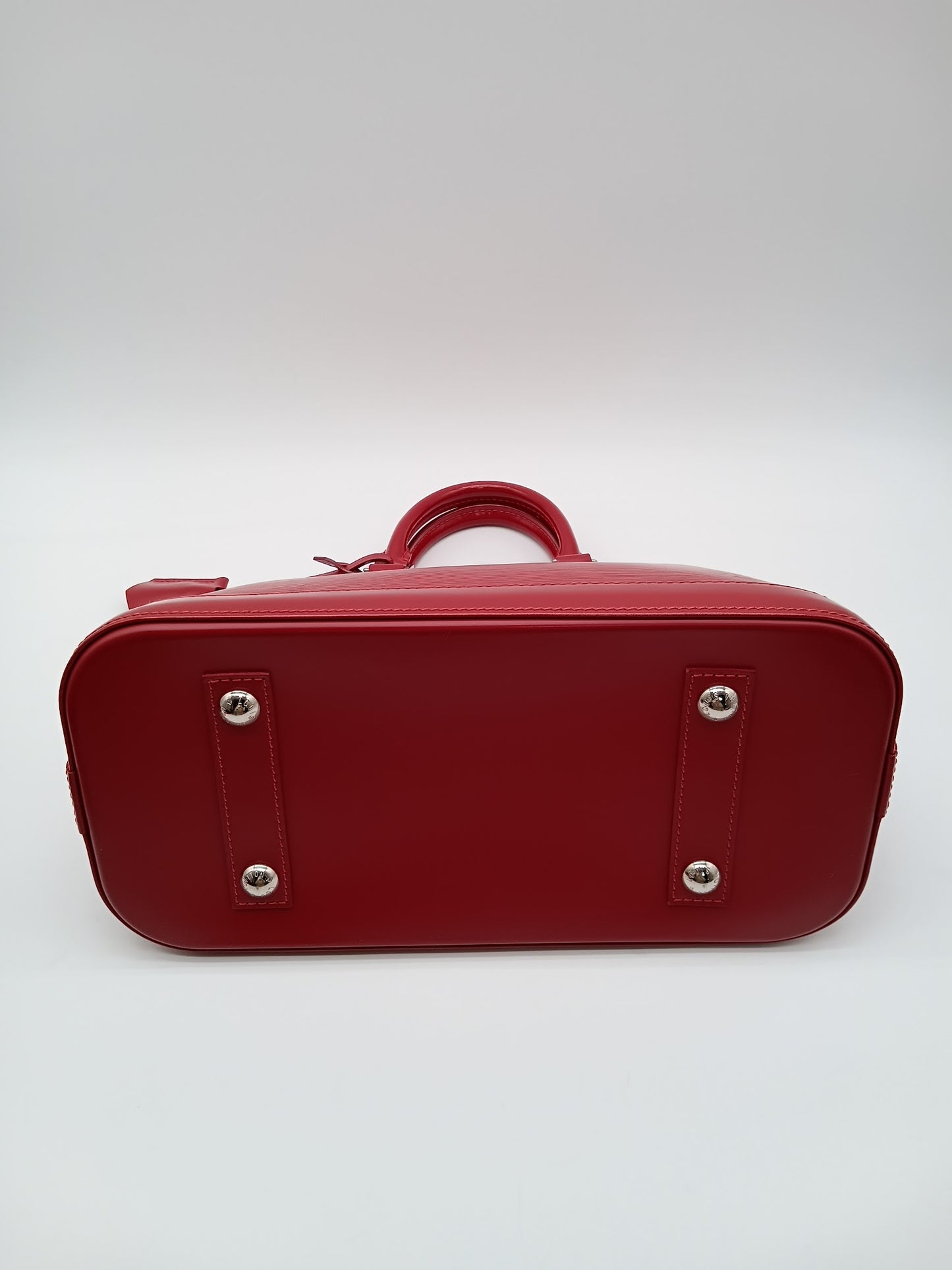 LOUIS VUITTON Epi Alma PM