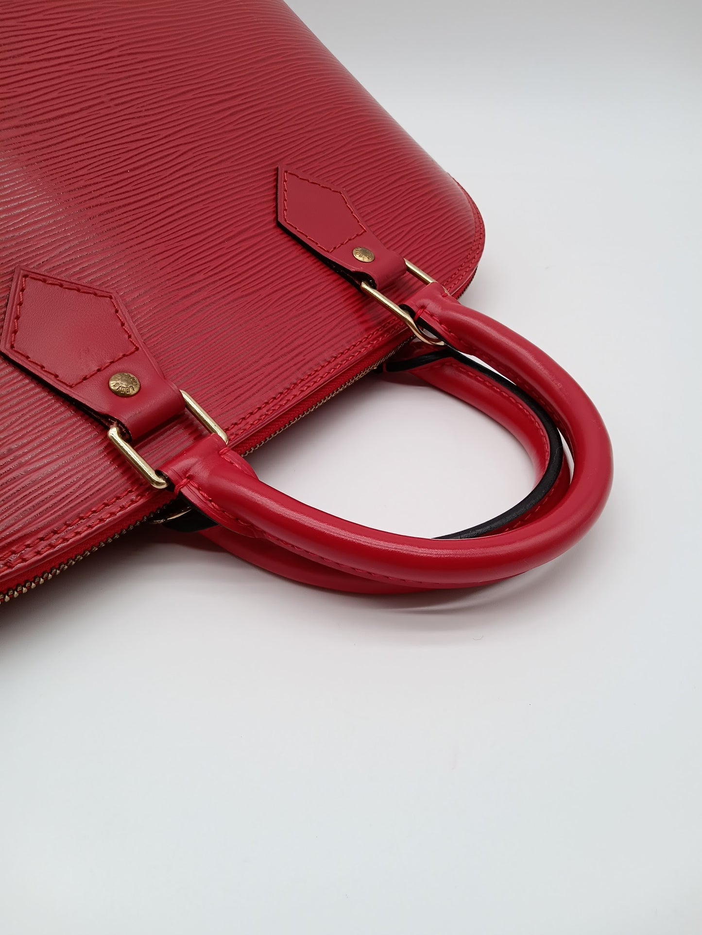 LOUIS VUITTON Epi Alma PM