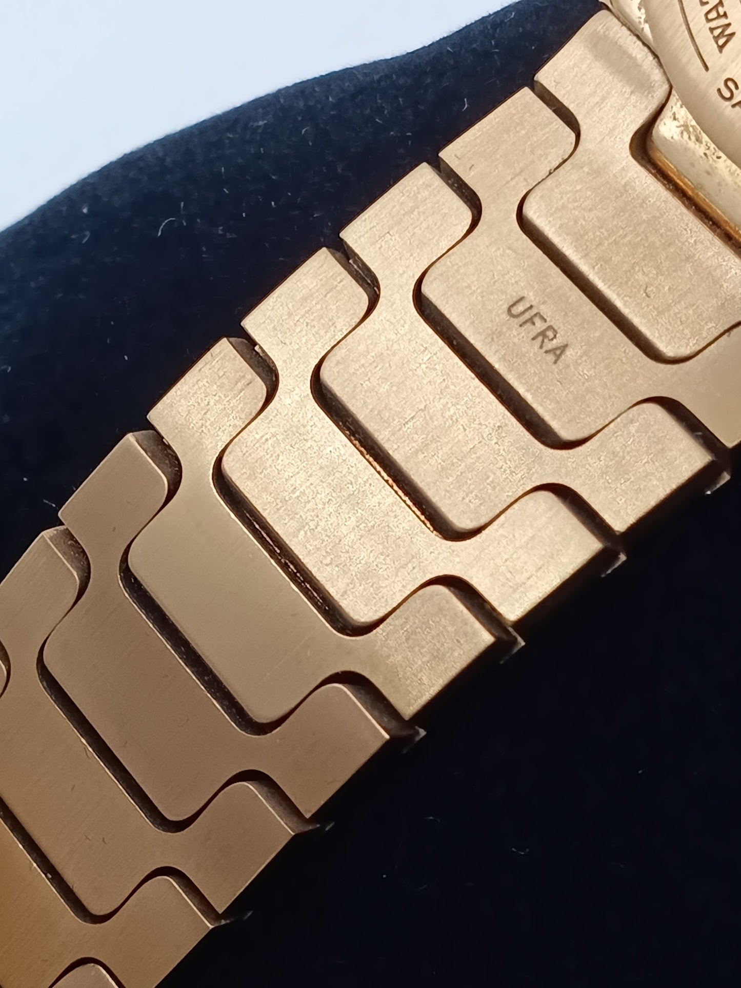 DUNHILL 8000 Quartz Bracelet Watch
