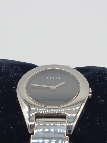GUCCI 67OOL Bangle Watch