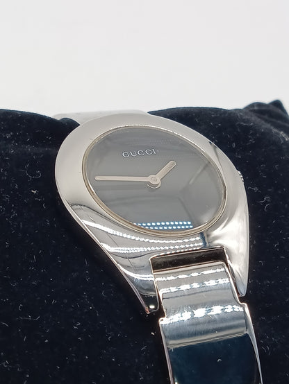 GUCCI 67OOL Bangle Watch