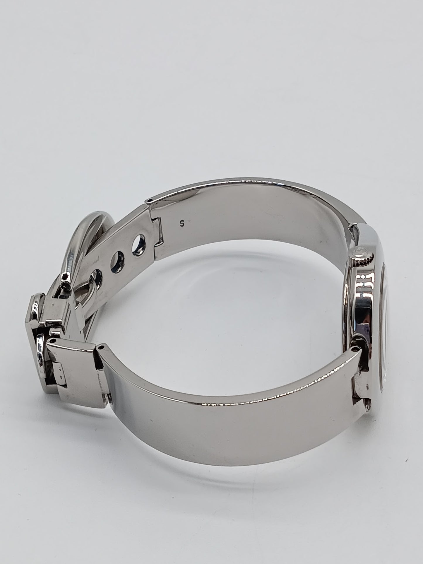 GUCCI 67OOL Bangle Watch