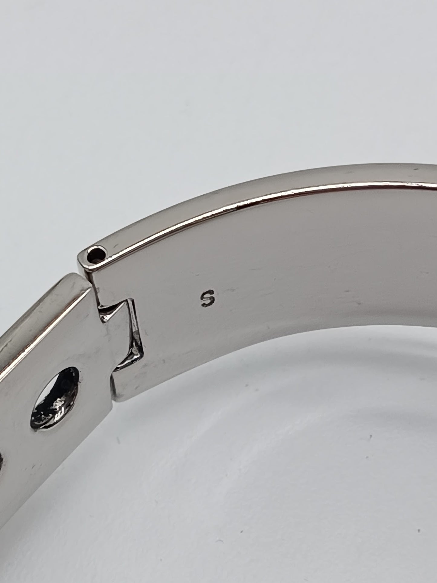 GUCCI 67OOL Bangle Watch