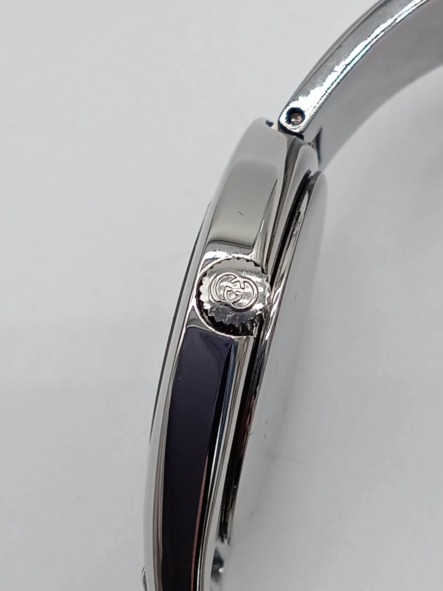 GUCCI 67OOL Bangle Watch