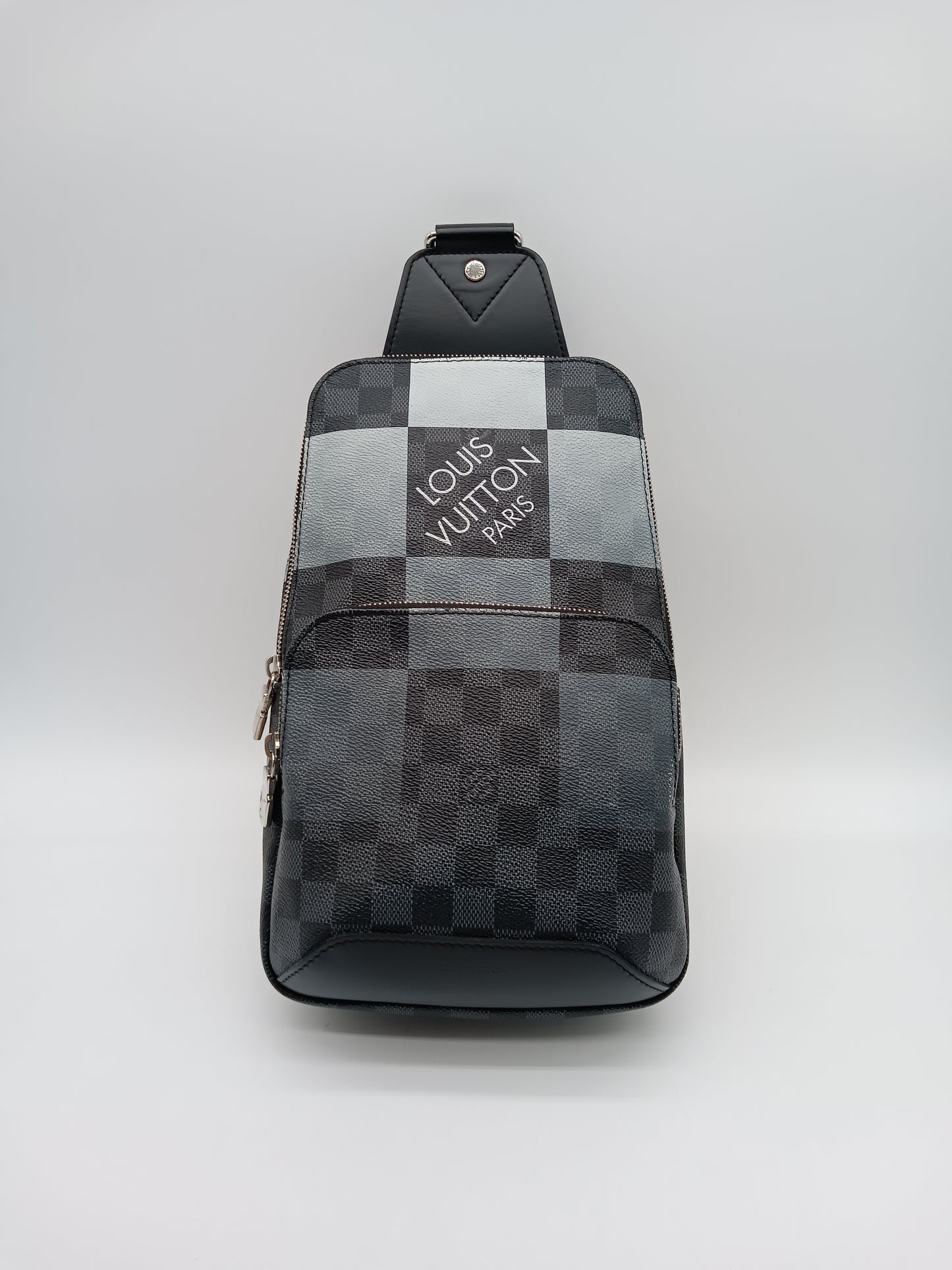 LOUIS VUITTON Damier Graphite Avenue Bag