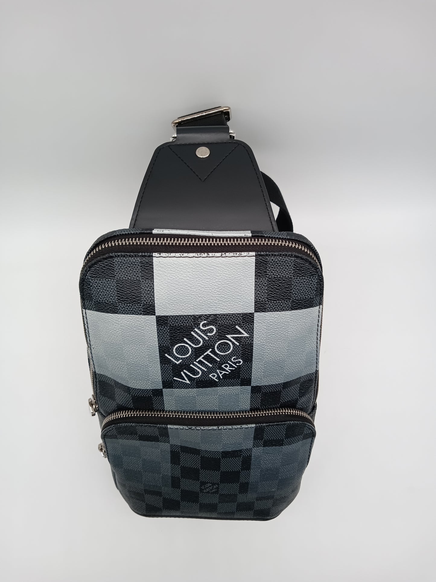 LOUIS VUITTON Damier Graphite Avenue Bag
