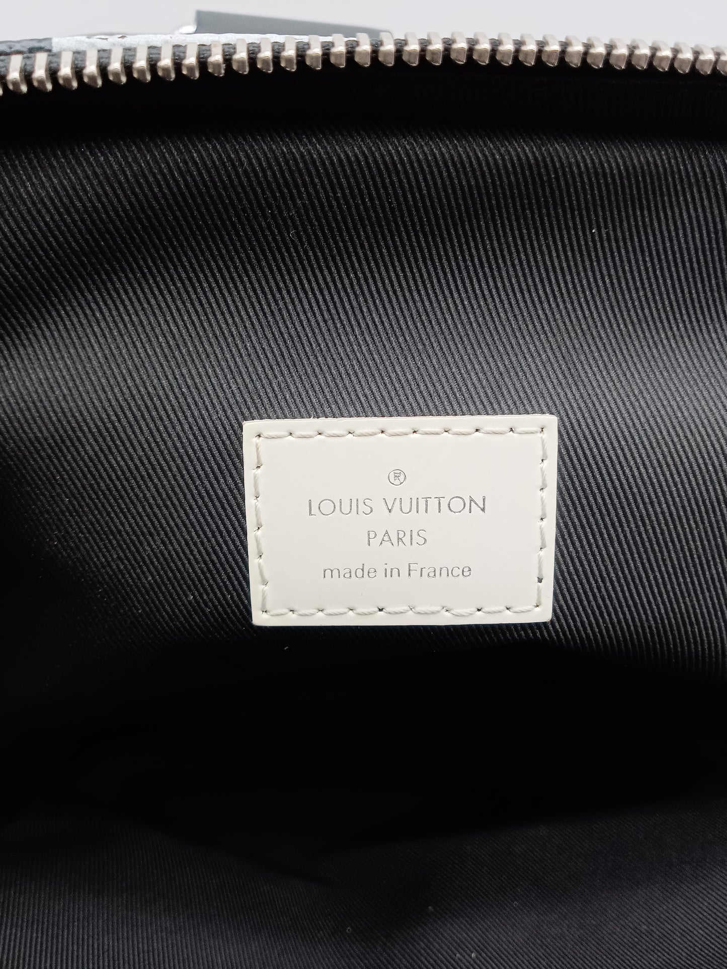 LOUIS VUITTON Damier Graphite Avenue Bag