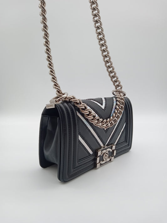 CHANEL Lambskin Iridescent Chevron Leboy
