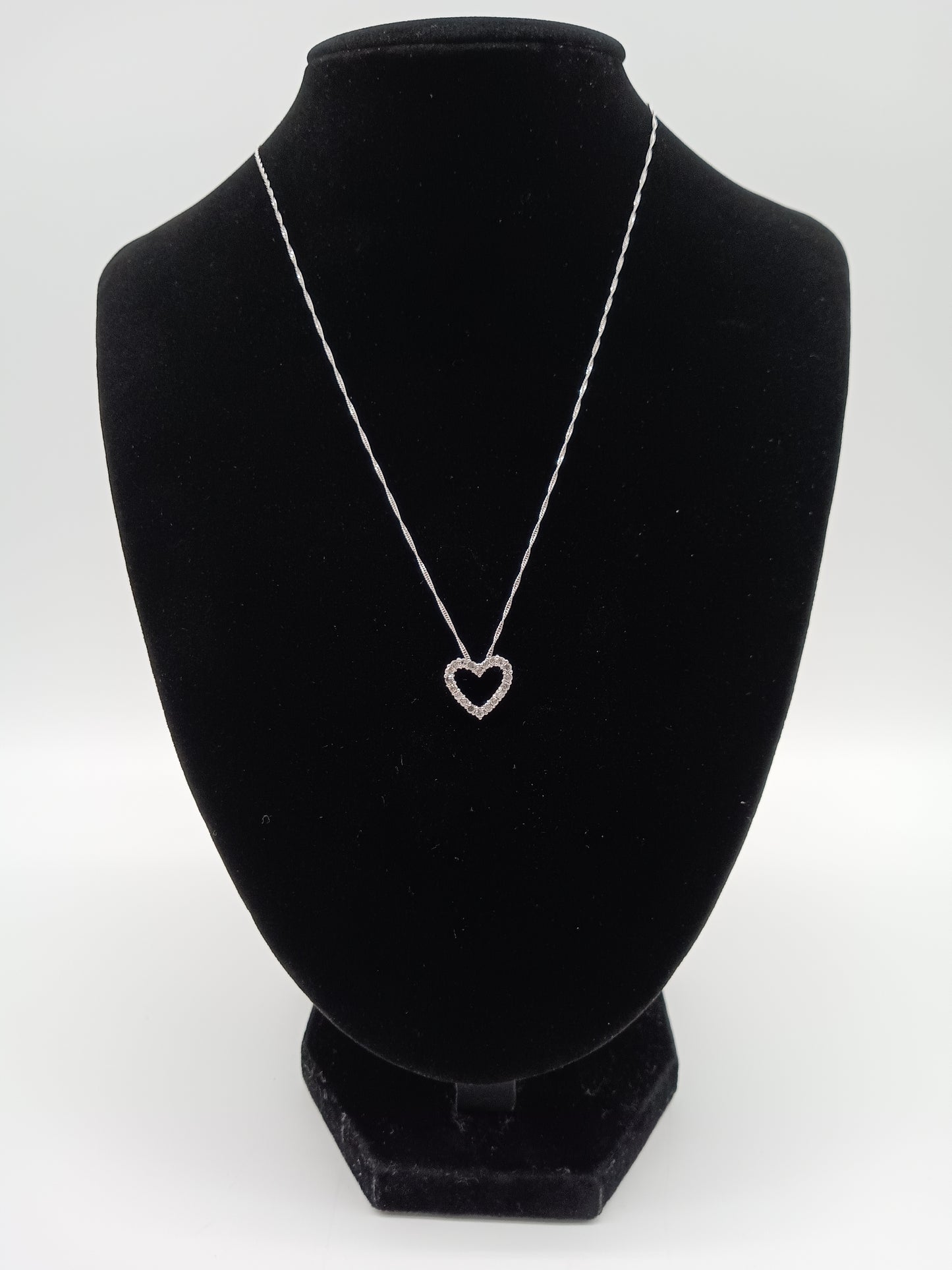 K18 White Gold Open Heart Necklace