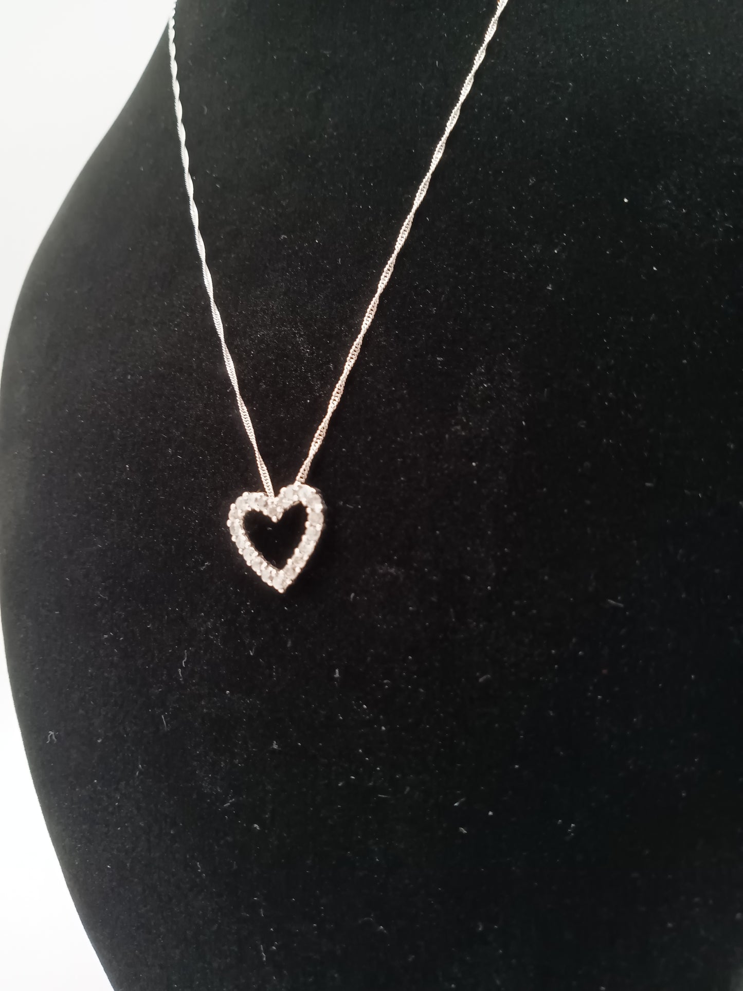 K18 White Gold Open Heart Necklace