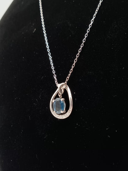 K18 White Gold Sapphire Necklace