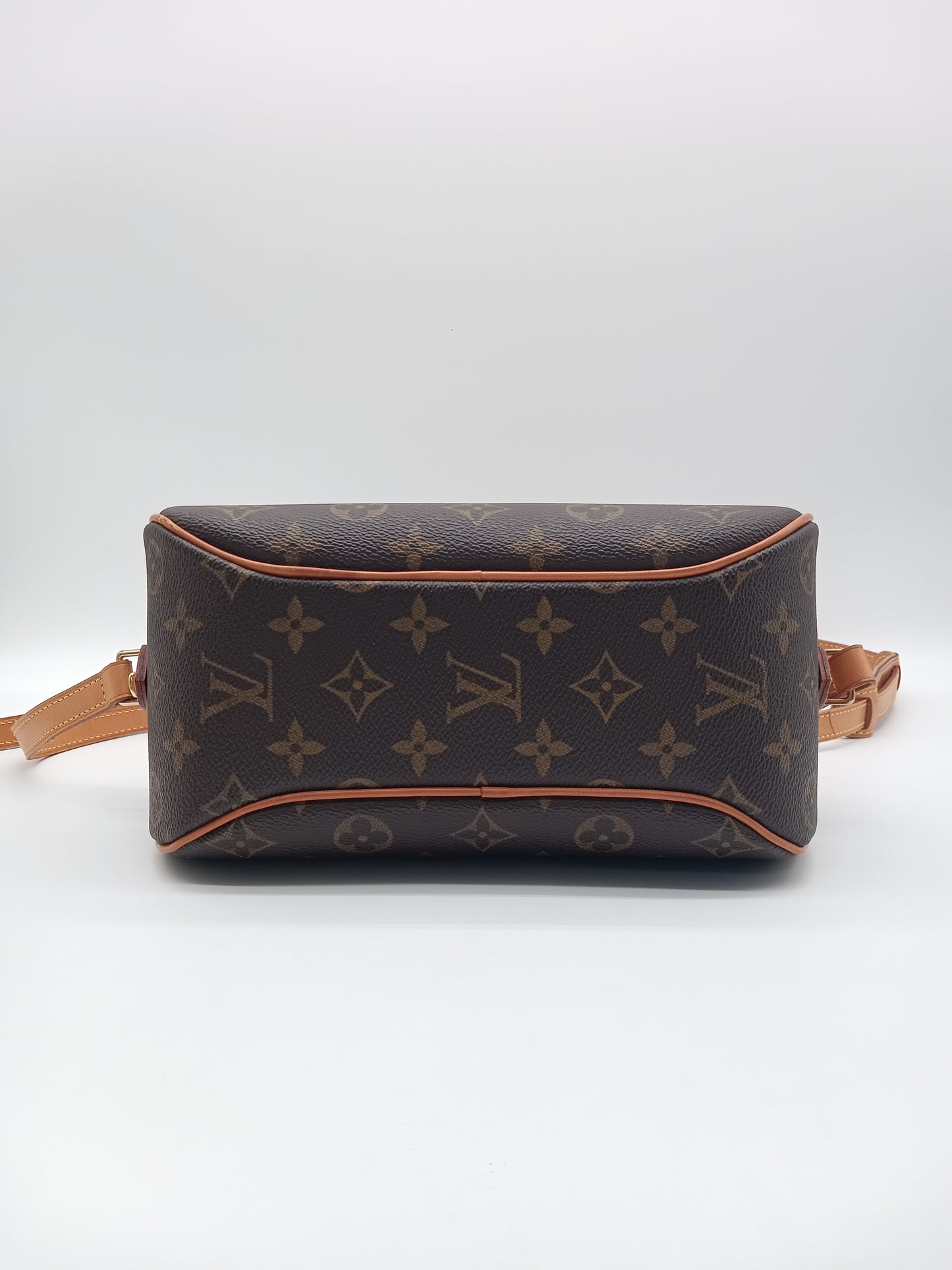 LOUIS VUITTON Monogram Blois