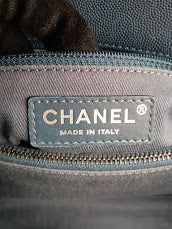 CHANEL Caviar Medium Coco Handle