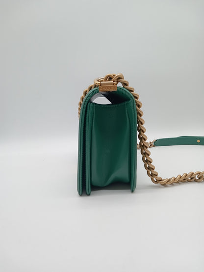 CHANEL Caviar Quilted Medium Leboy
