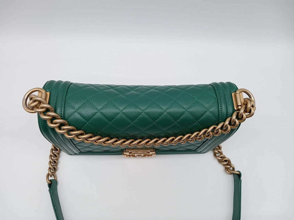 CHANEL Caviar Quilted Medium Leboy
