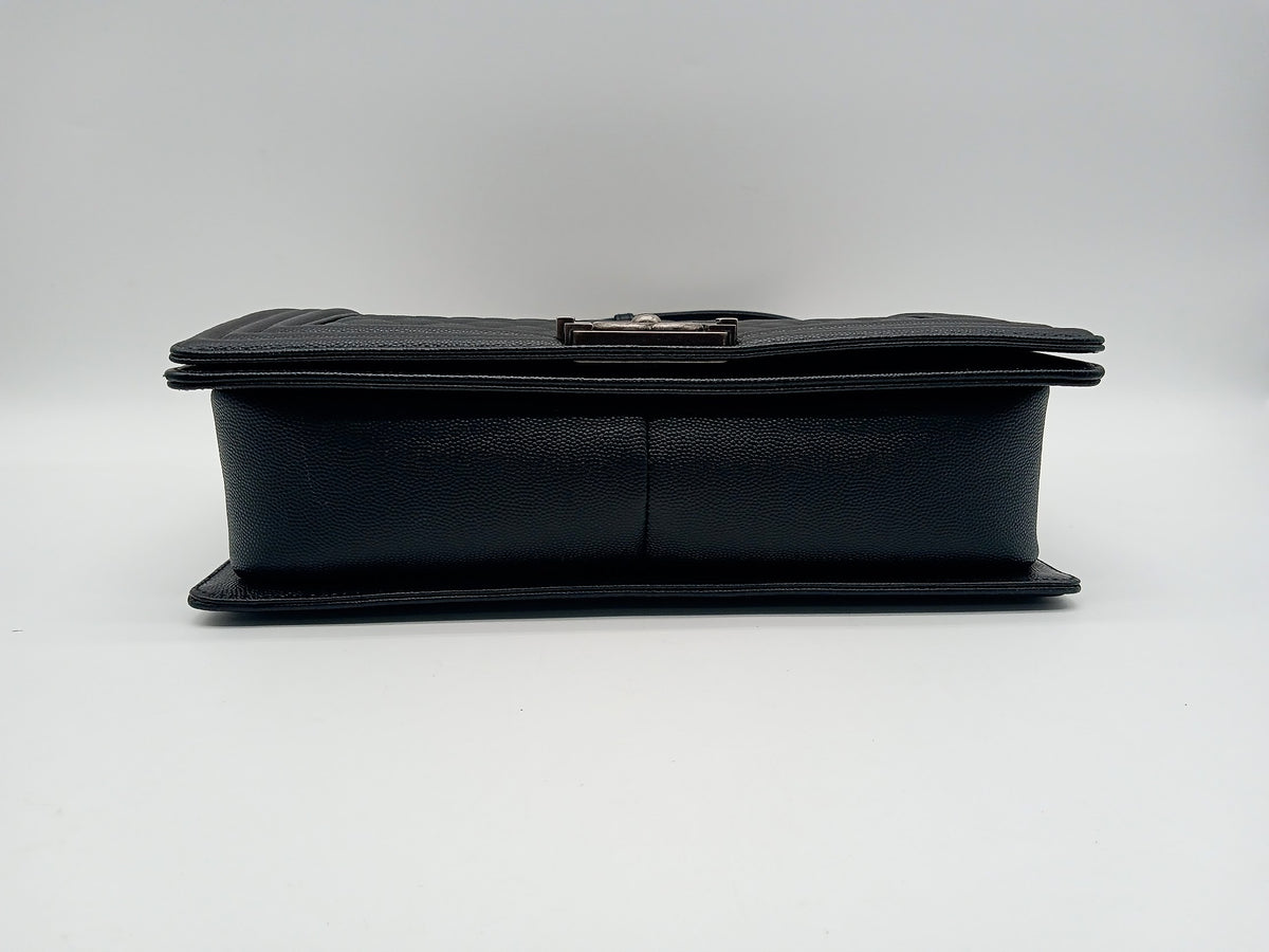 CHANEL Caviar Quilted Medium Leboy