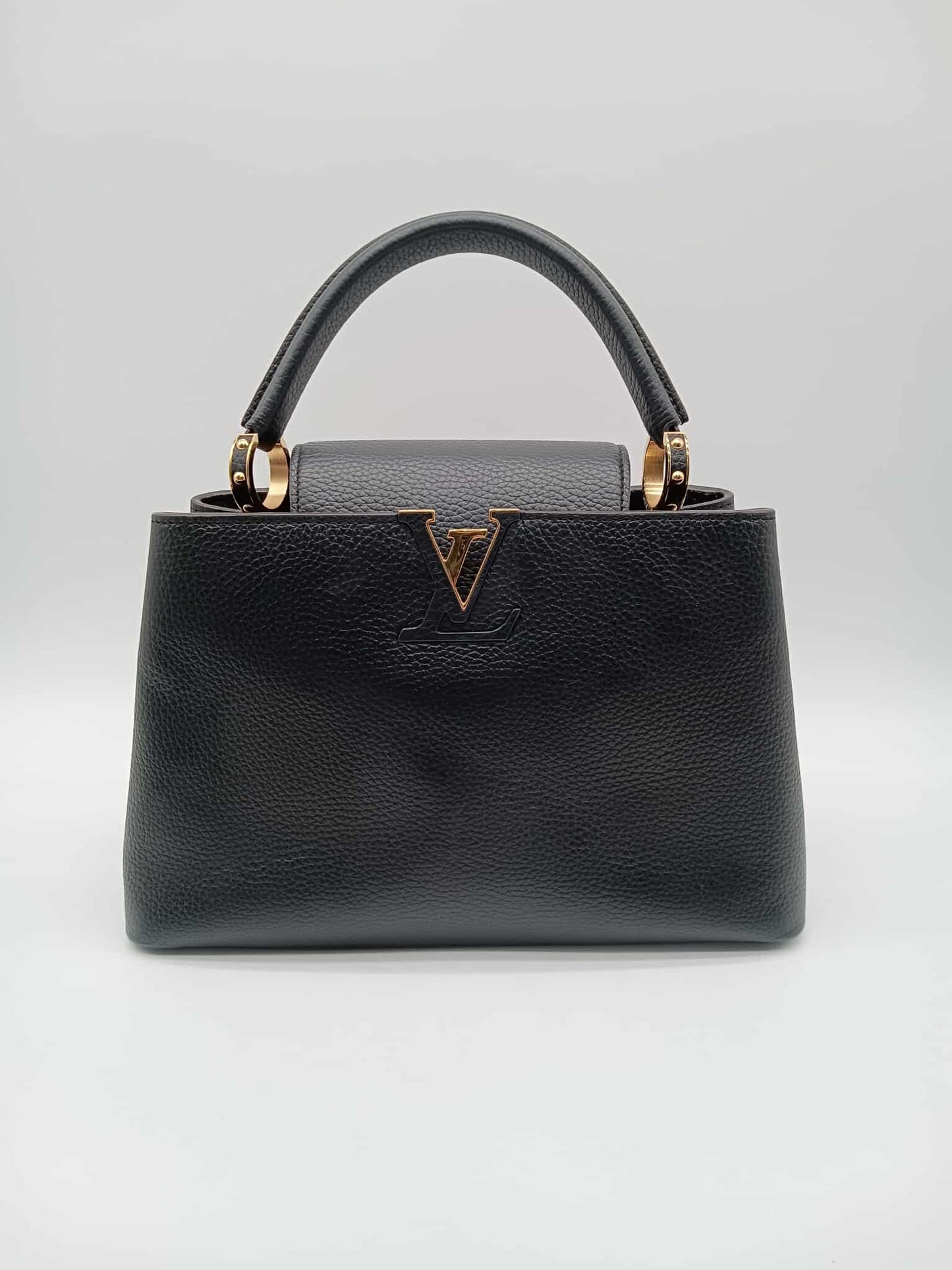 LOUIS VUITTON Capucines MM