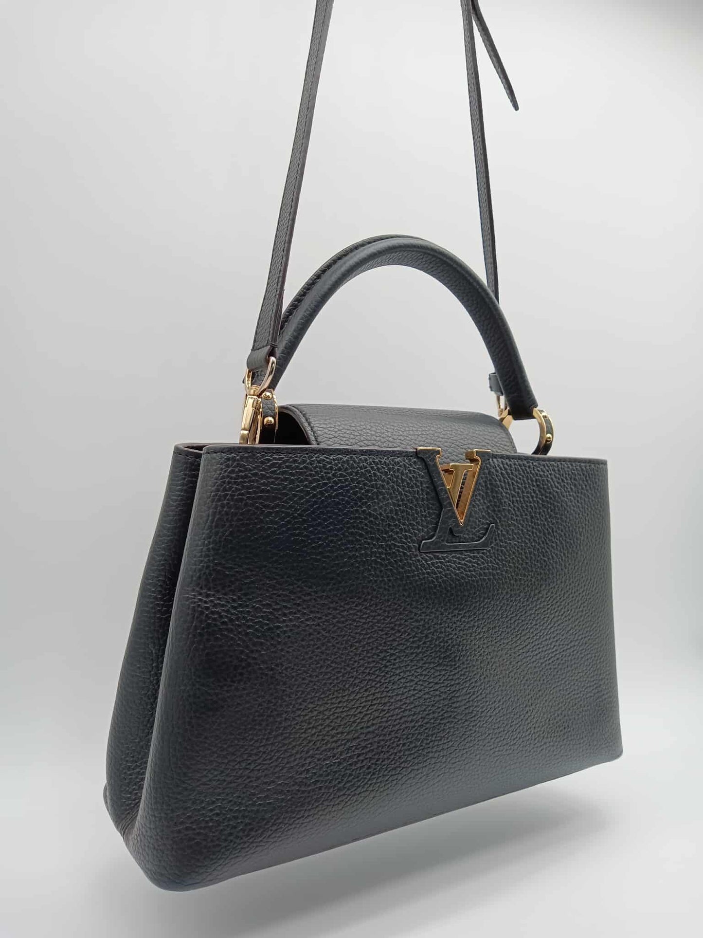 LOUIS VUITTON Capucines MM