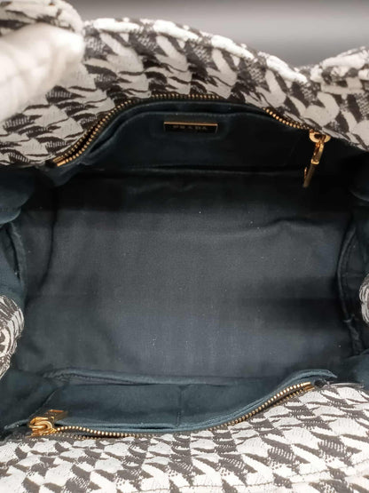 Prada Canapa