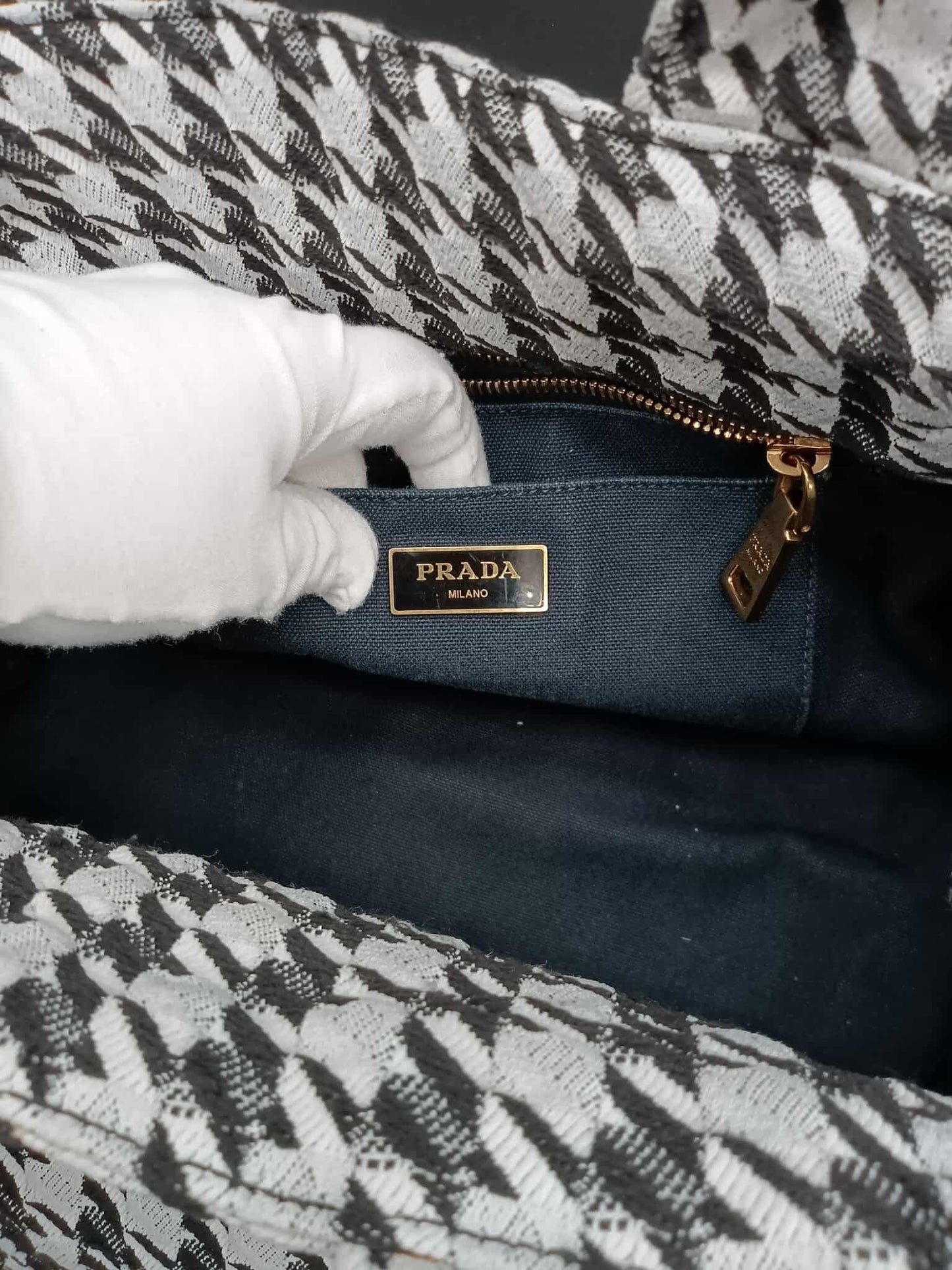 Prada Canapa
