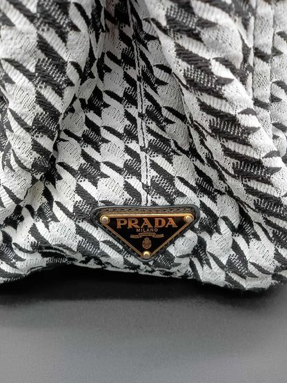 Prada Canapa