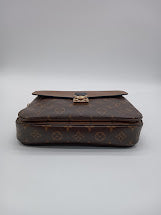 LOUIS VUITTON Reverse Monogram Pochette Metis MM