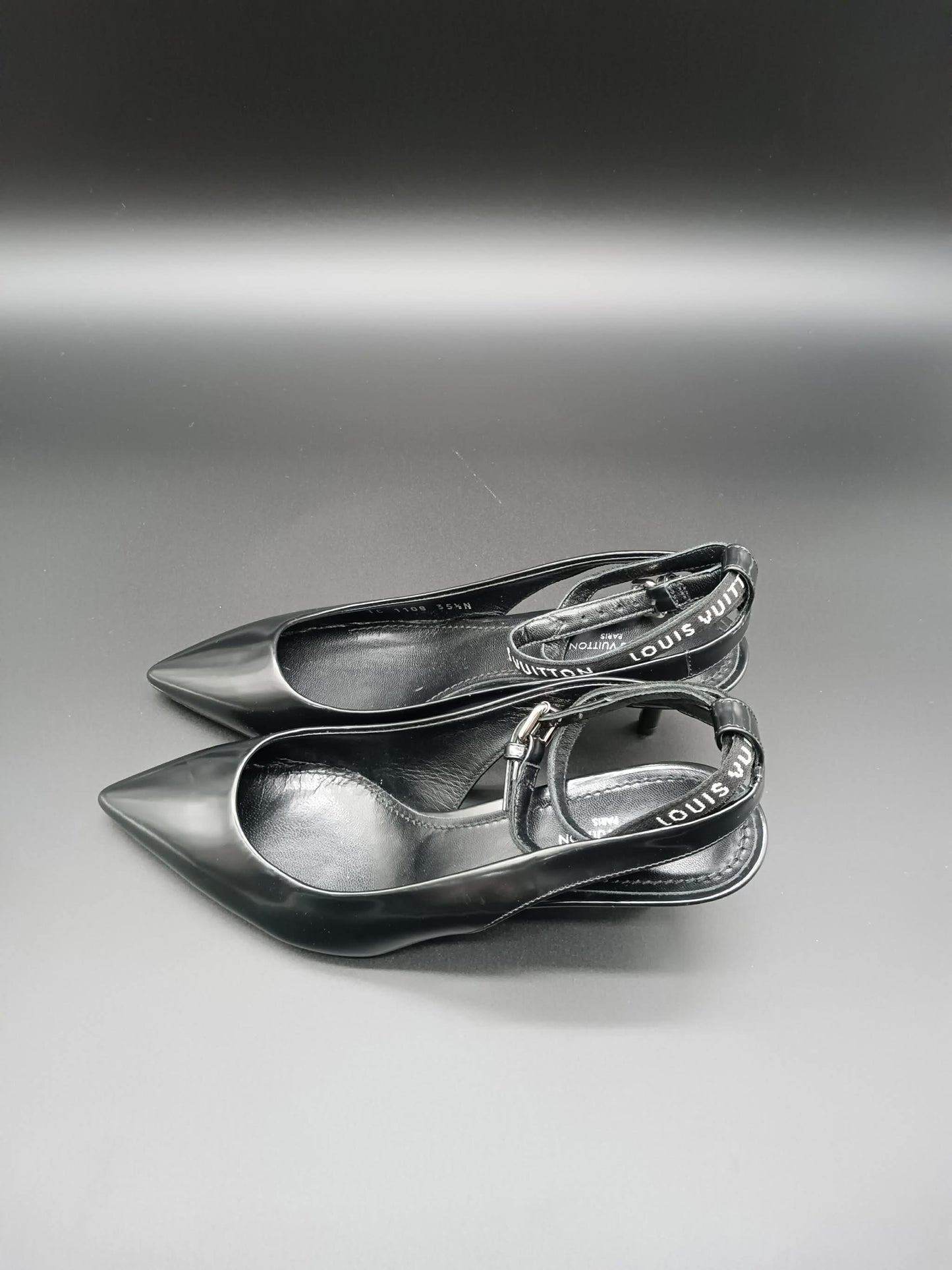 LOUIS VUITTON Slingback Pump