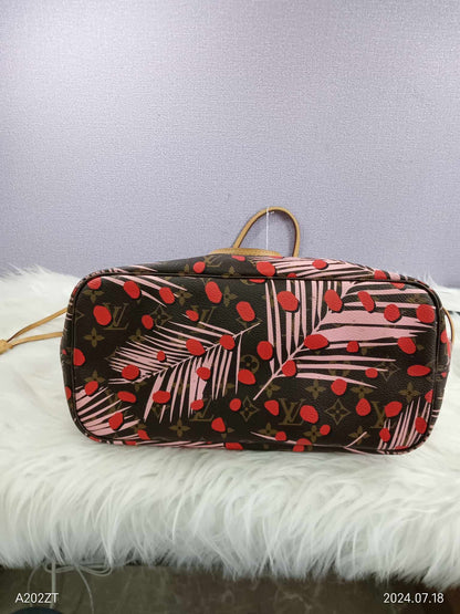 LOUIS VUITTON  Monogram Neverfull Jungle Dots