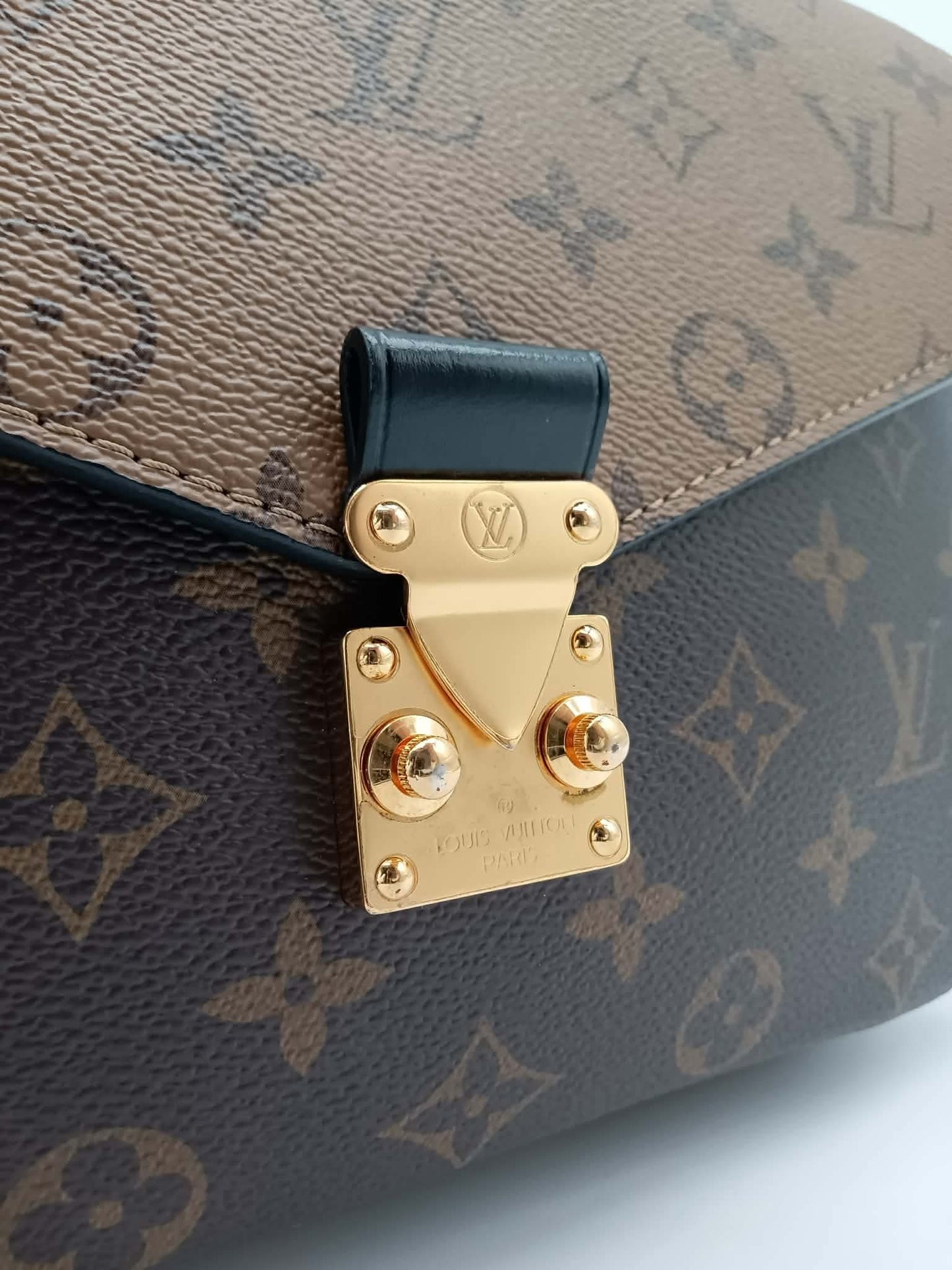 LOUIS VUITTON Monogram Reverse Pochette Metis