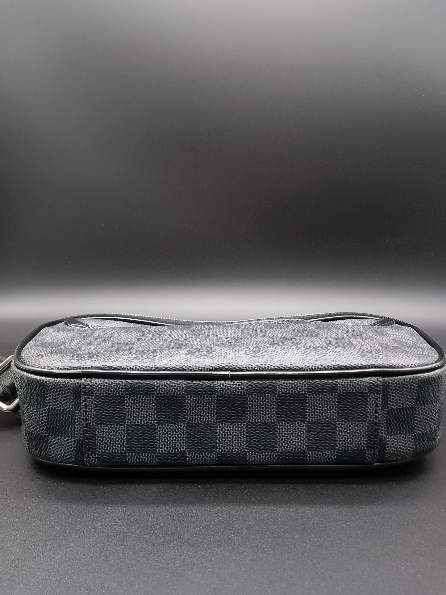 LOUIS VUITTON Damier Graphite Ambrell