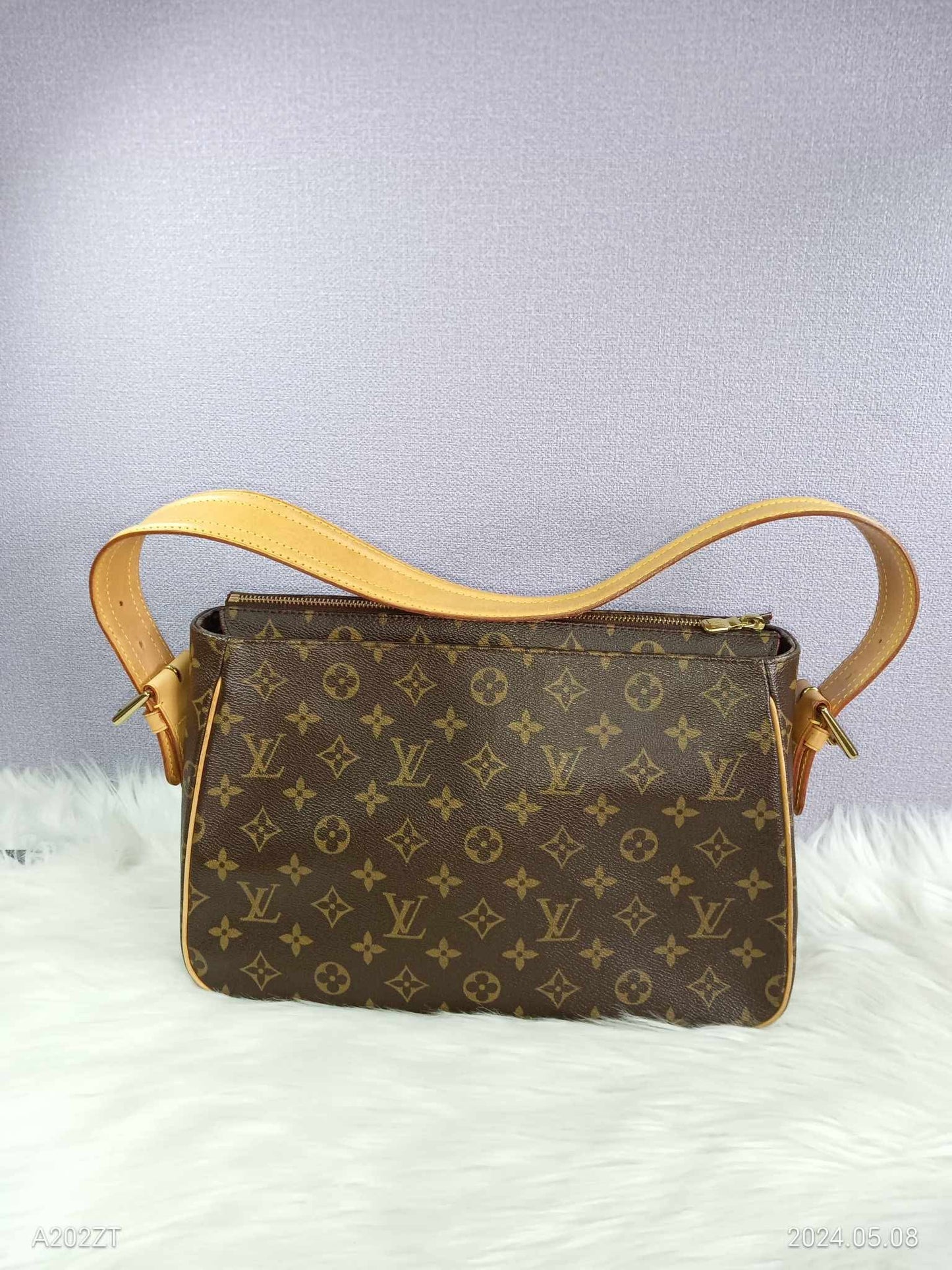 LOUIS VUITTON Monogram Viva Cite GM