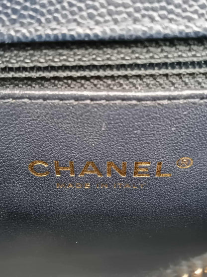 CHANEL Caviar Chevron Coco Handle