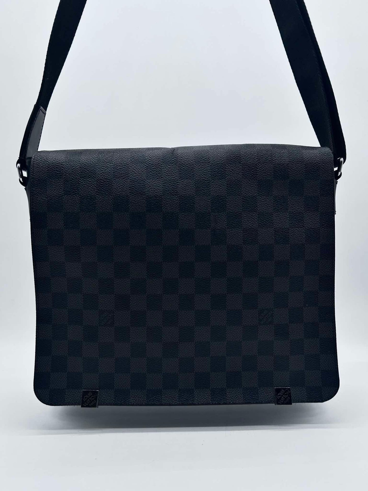 LOUIS VUITTON Damier Graphite District Messenger Bag