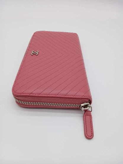CHANEL Caviar Chevron Zippy Wallet