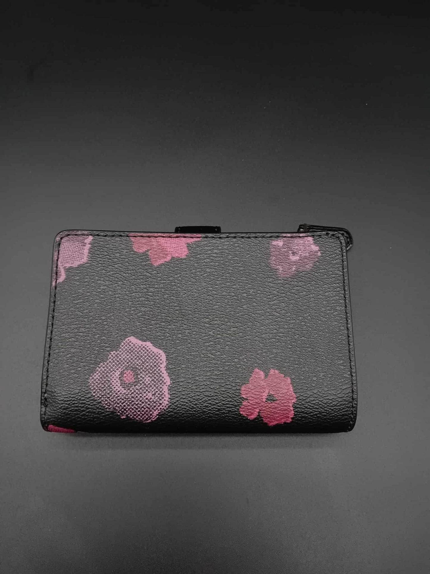 COACH Corner Zip Medium Wallet