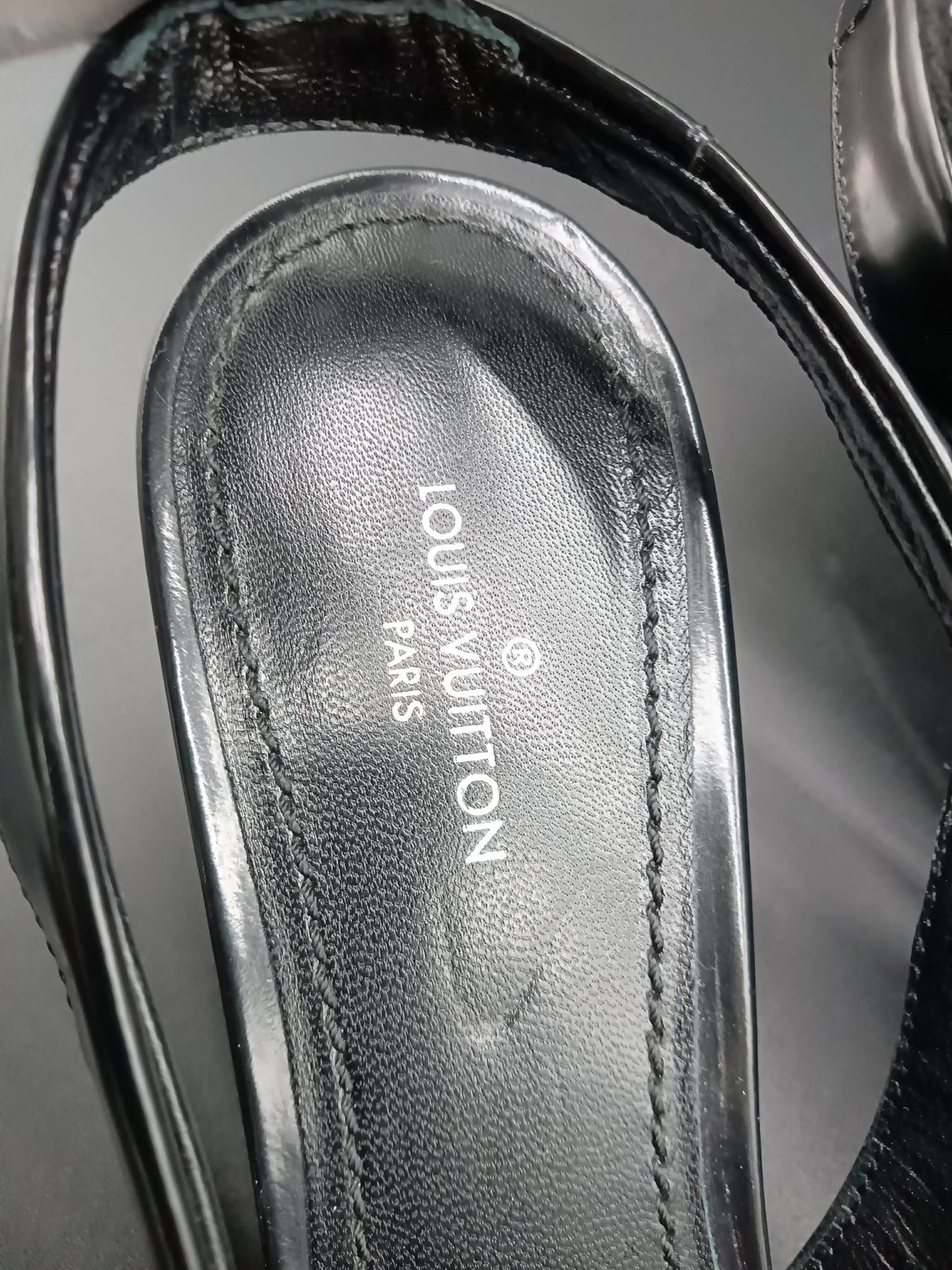 LOUIS VUITTON Slingback Pump