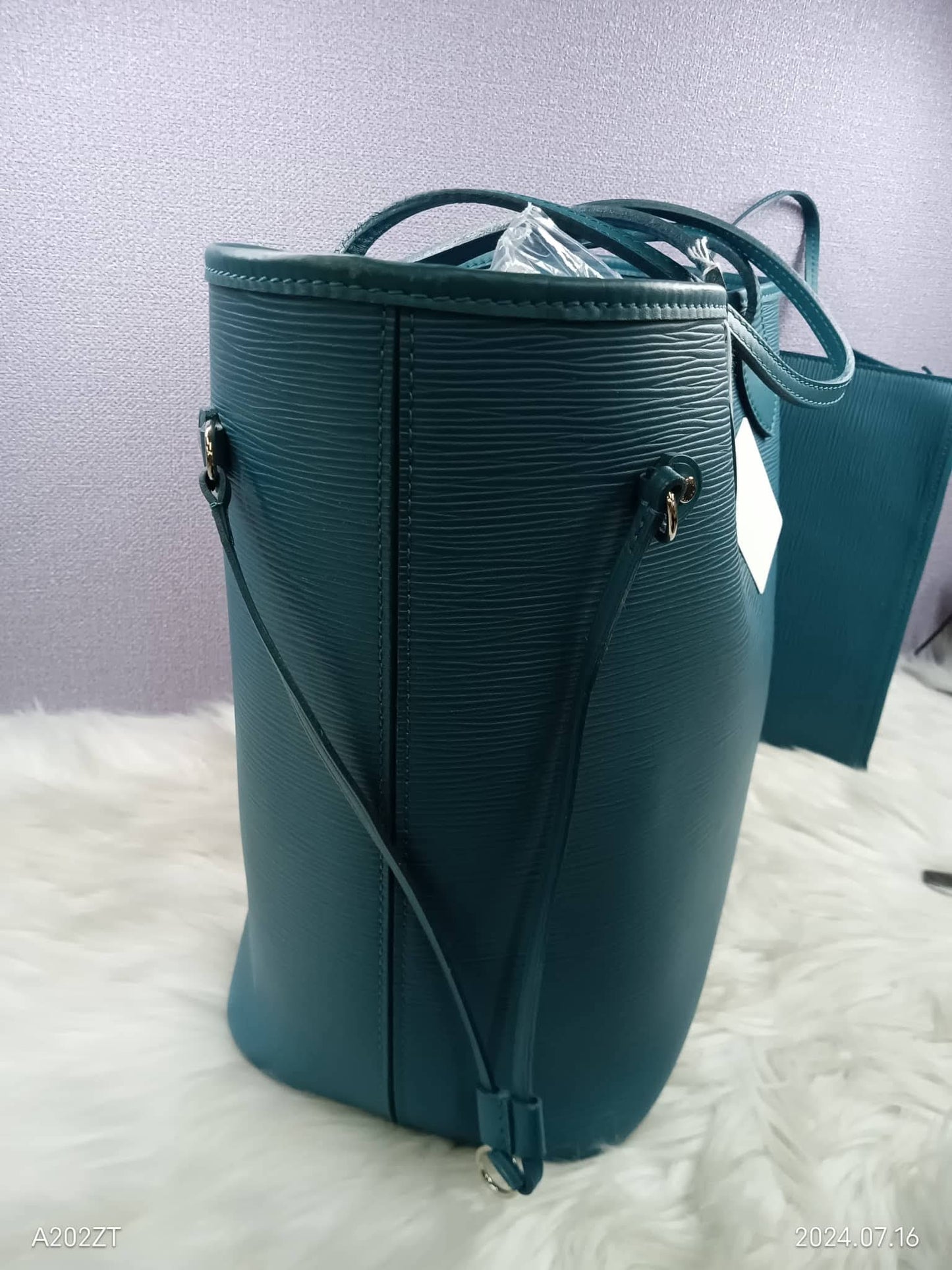 LOUIS VUITTON Epi Neverfull MM