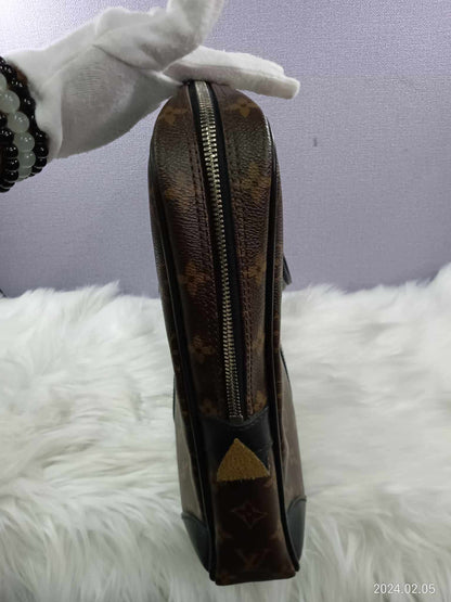 LOUIS VUITTON Monogram Porte Document