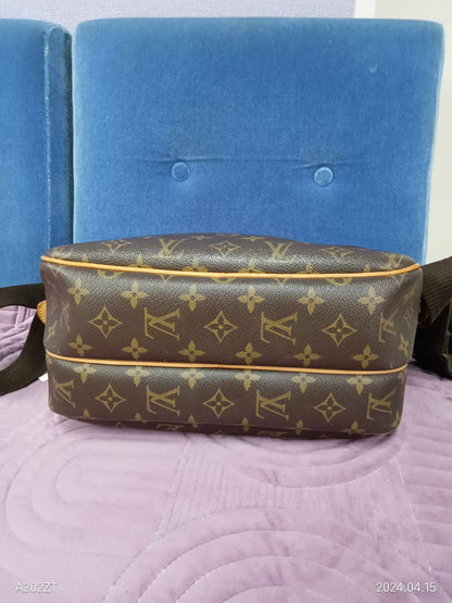 LOUIS VUITTON Monogram Reporter PM