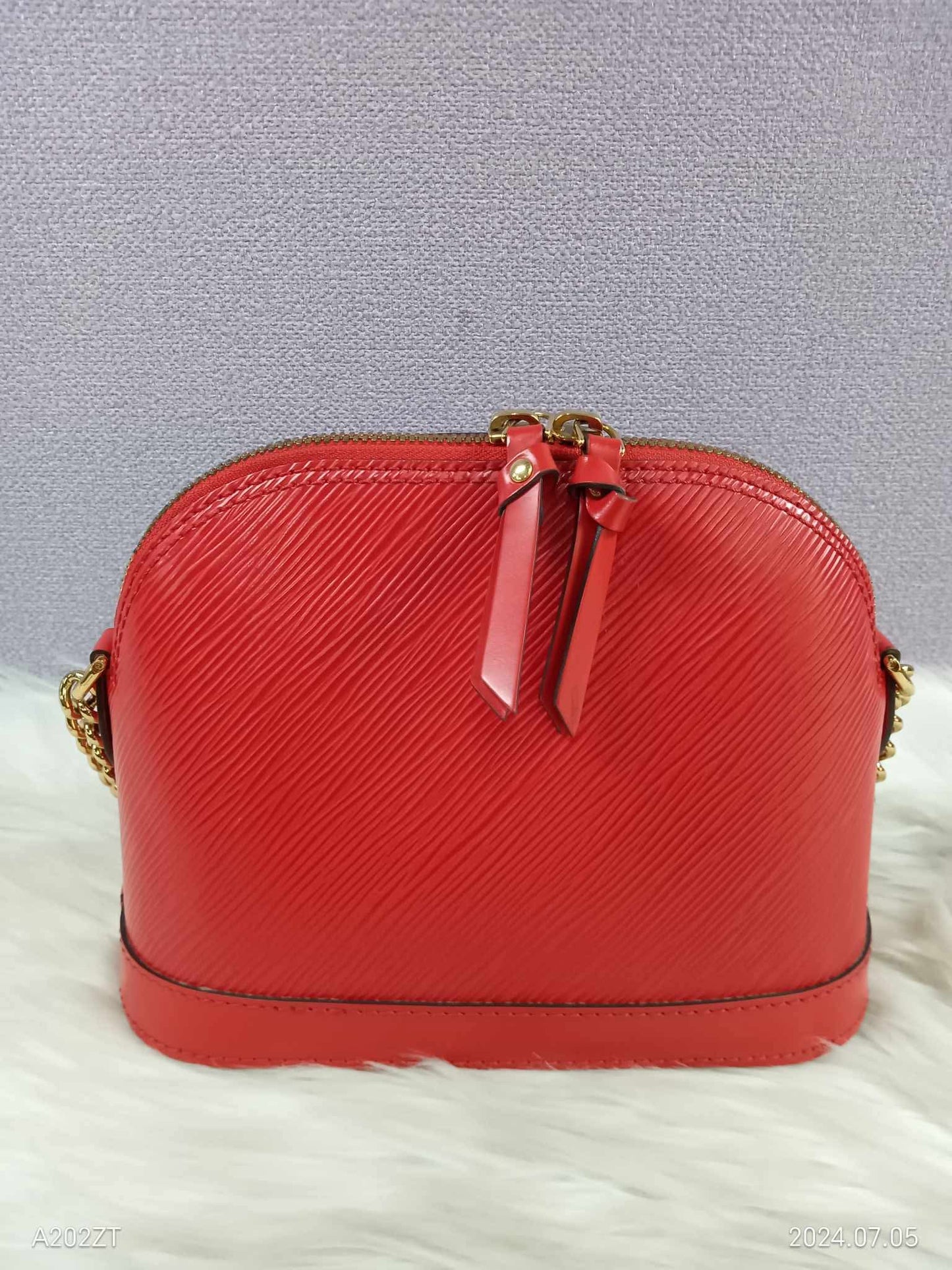 LOUIS VUITTON Epi Alma Mini