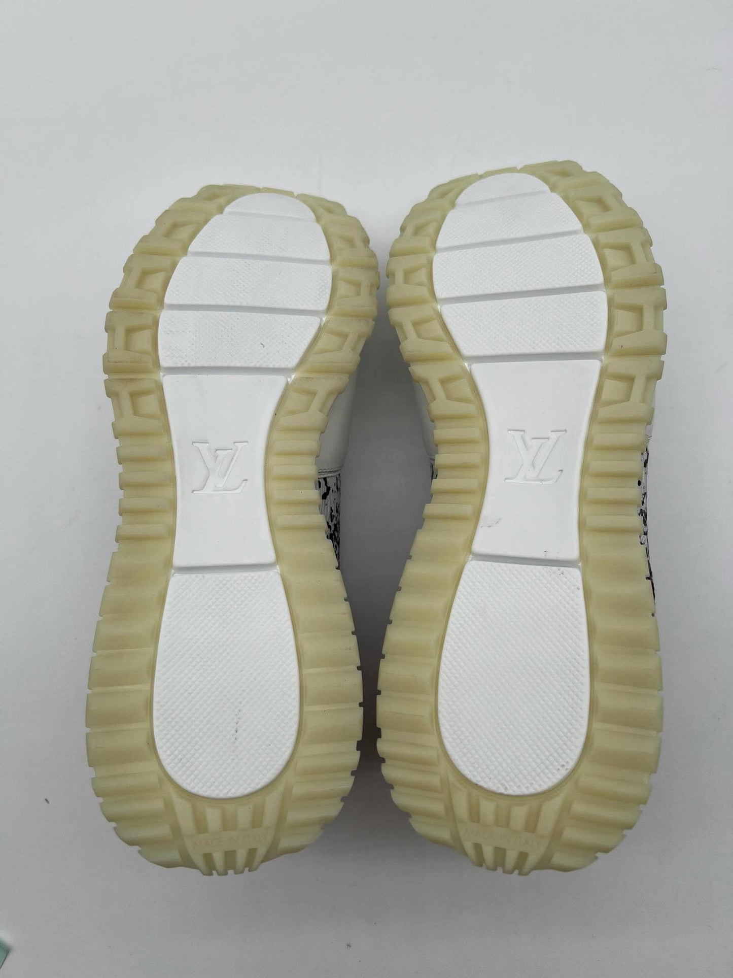 LOUIS VUITTON Run Away Sneaker