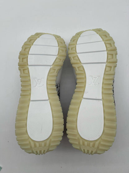 LOUIS VUITTON Run Away Sneaker