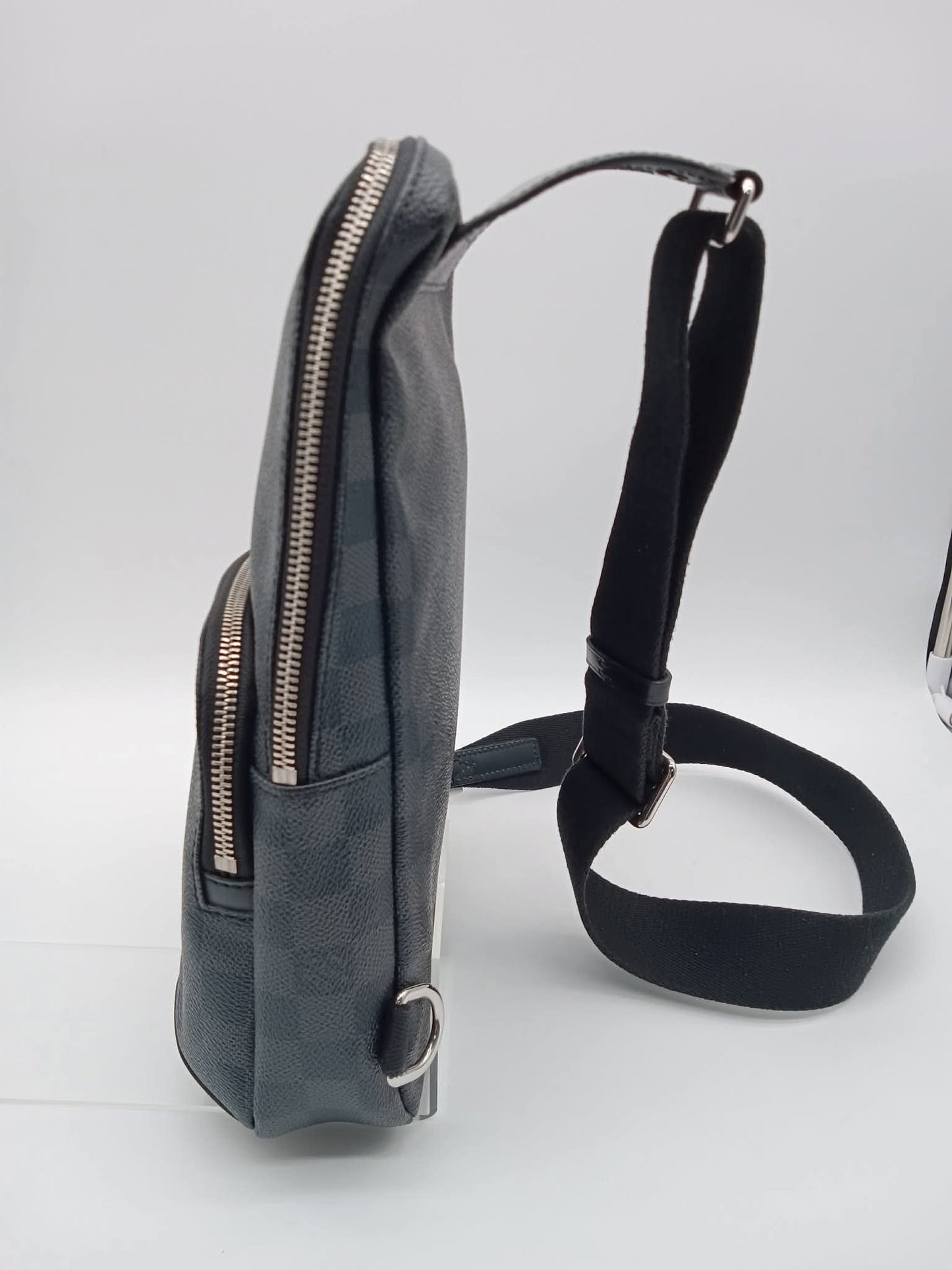 LOUIS VUITTON Damier Graphite Avenue